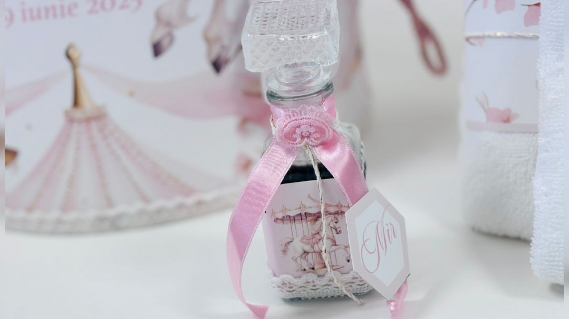 Trusou botez carusel cu cai roz pal si flori pastelate Pink Carousel 22